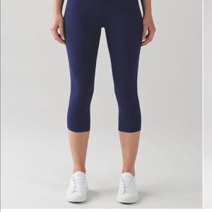Lululemon navy align 19’ crop